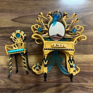 Monster High Cleo de Nile vanity with chair